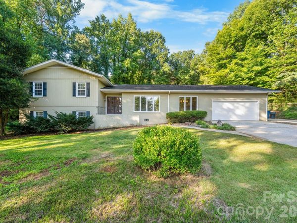 2015 12th Street Drive NW, Hickory, NC 28601