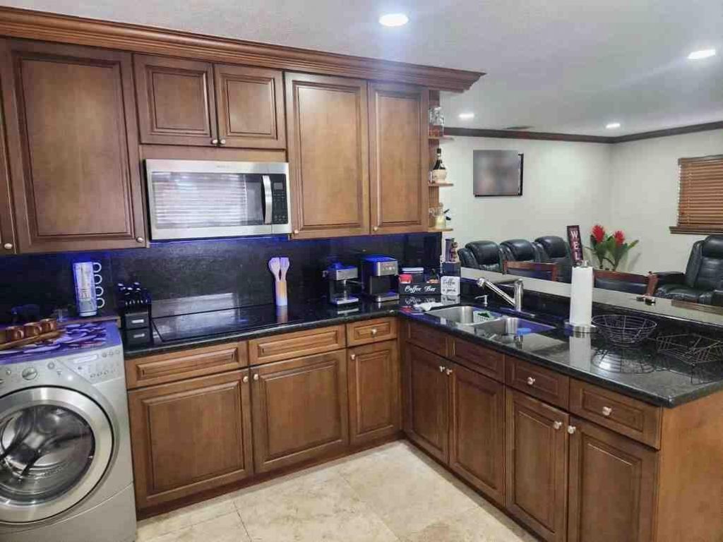 1195 NW 30th Place, Miami, FL 33125 Photo