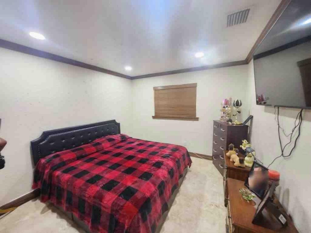 1195 NW 30th Place, Miami, FL 33125 Photo