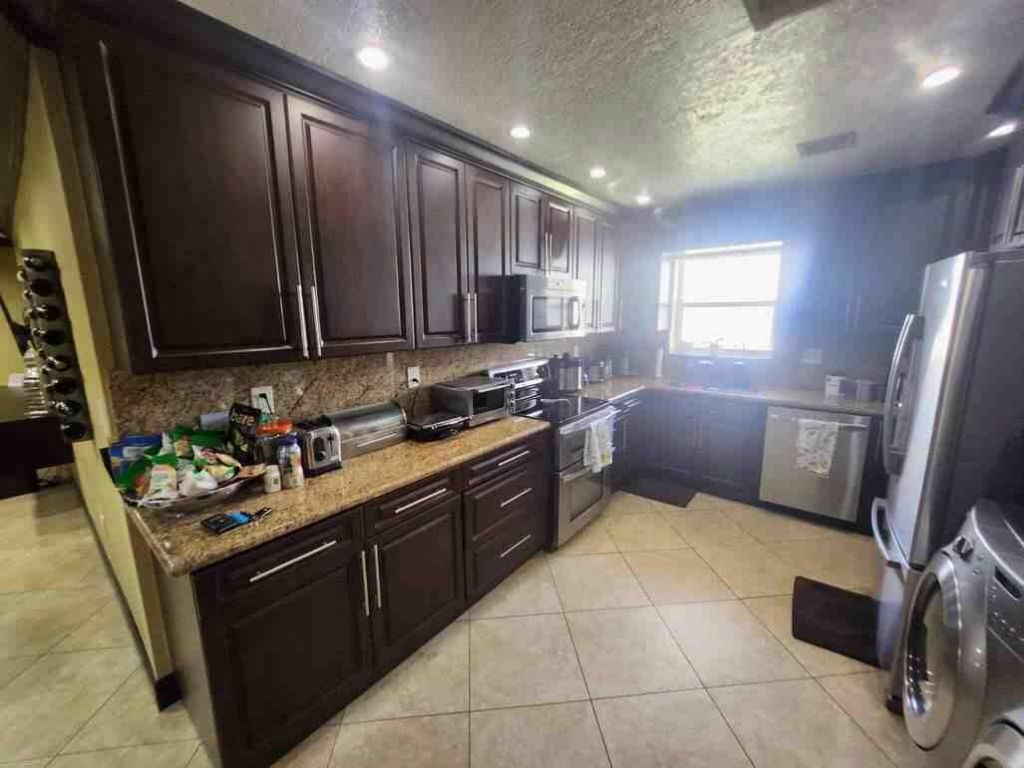 1195 NW 30th Place, Miami, FL 33125 Photo