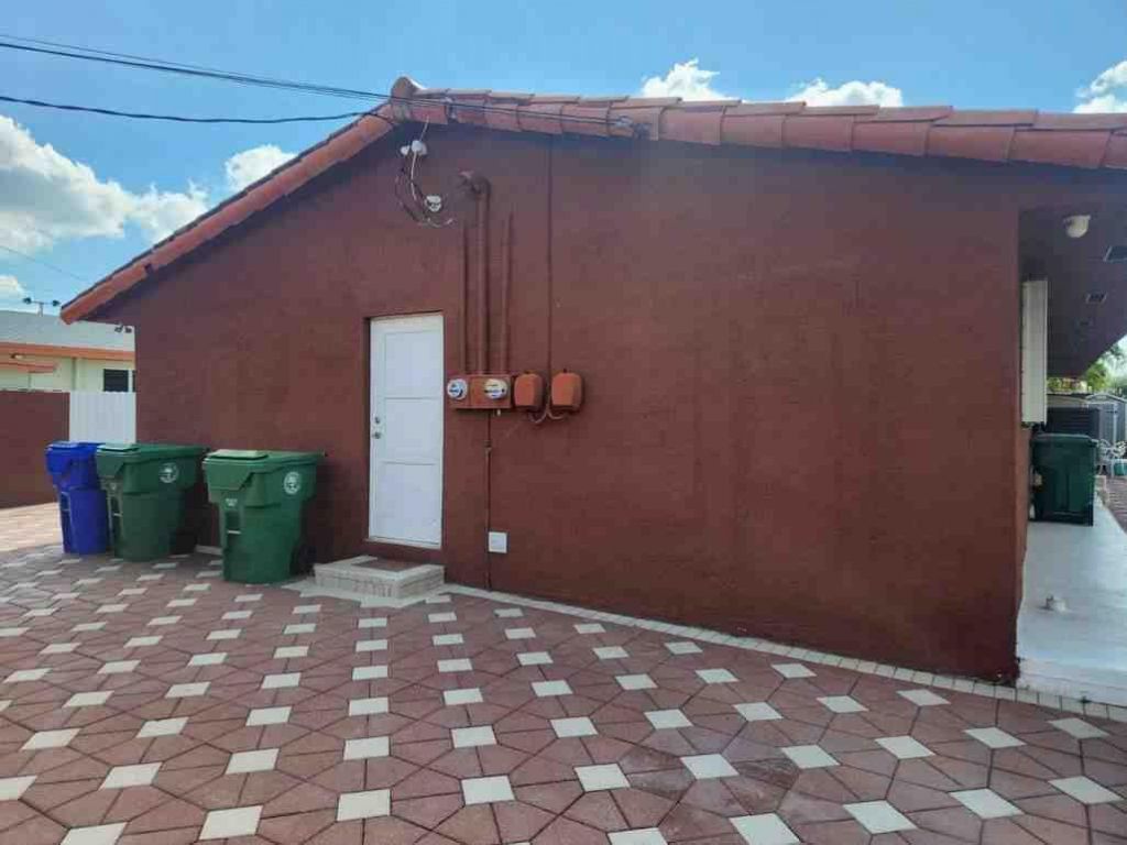 1195 NW 30th Place, Miami, FL 33125 Photo
