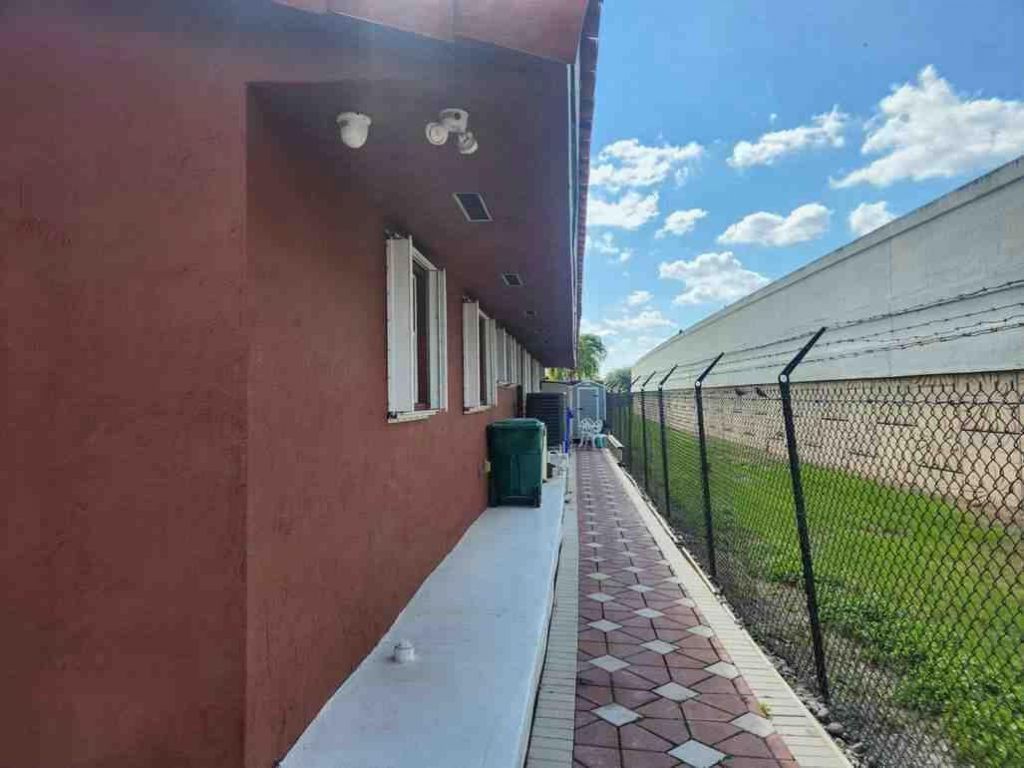 1195 NW 30th Place, Miami, FL 33125 Photo