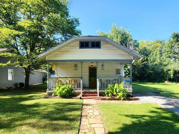 208 E Oak Street , Carbondale, IL 62901