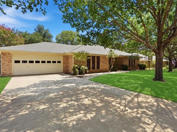 314 Brookside Drive, Grapevine, TX 76051