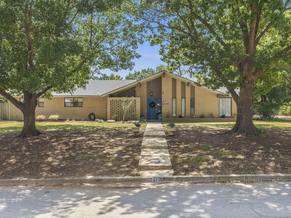 2212 Cloverleaf Place , Ardmore, OK 73401