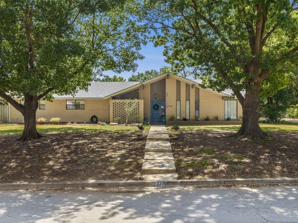 2212 Cloverleaf Place , Ardmore, OK 73401