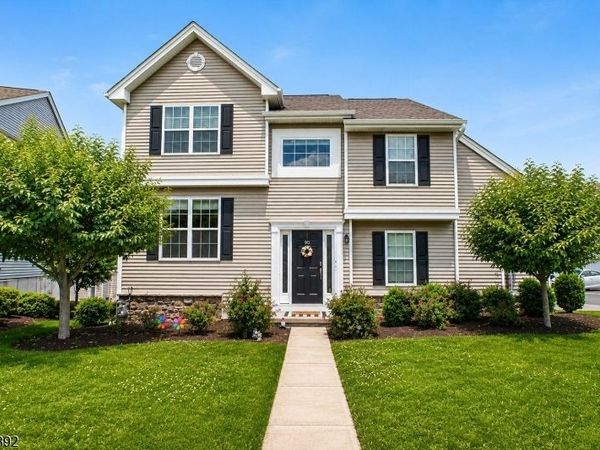 90 Sowers Dr, Mount Olive, NJ 07840