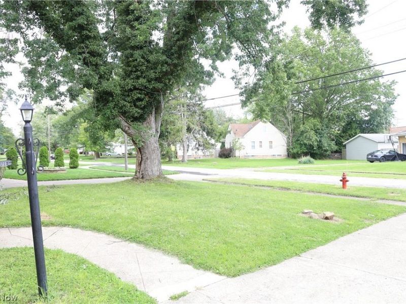 18613 Harlan Dr. Drive, Maple Heights, OH 44137 Photo 4