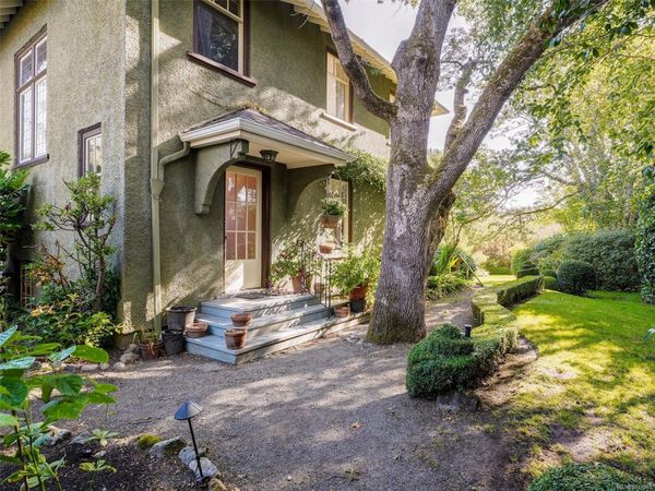 535 Island Rd , Oak Bay, BC V8S 2T7