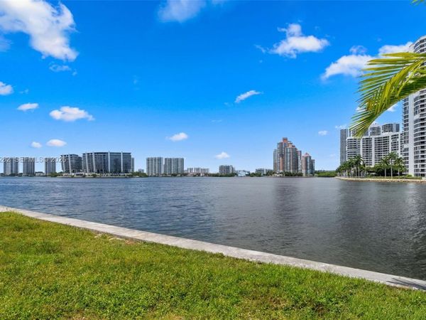 18970 N Bay Rd , Sunny Isles Beach, FL 33160