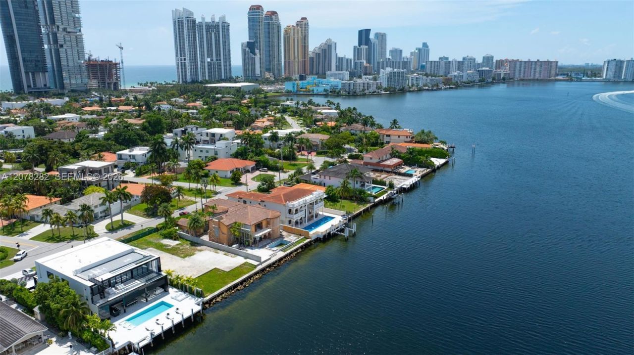 18970 N Bay Rd , Sunny Isles Beach, FL 33160 Photo