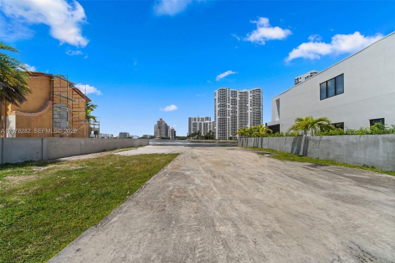 18970 N Bay Rd , Sunny Isles Beach, FL 33160 Photo