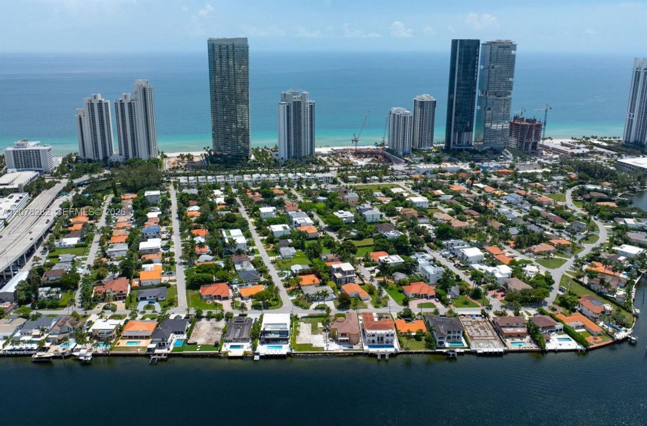 18970 N Bay Rd , Sunny Isles Beach, FL 33160 Photo