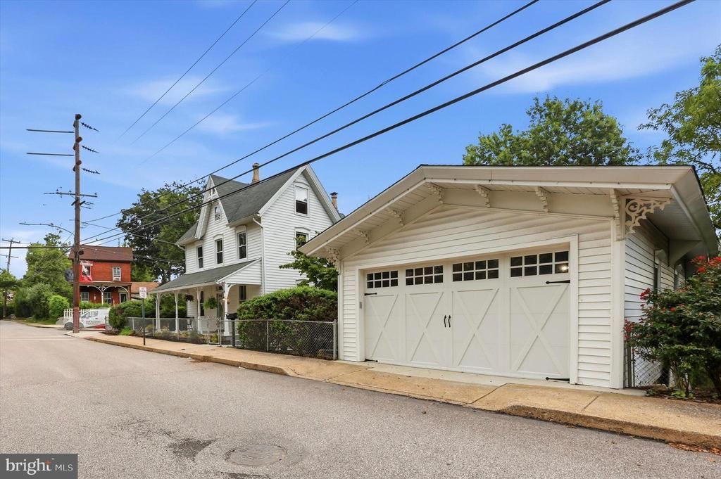 733 MAIN STREET, BROOKHAVEN, PA 19015