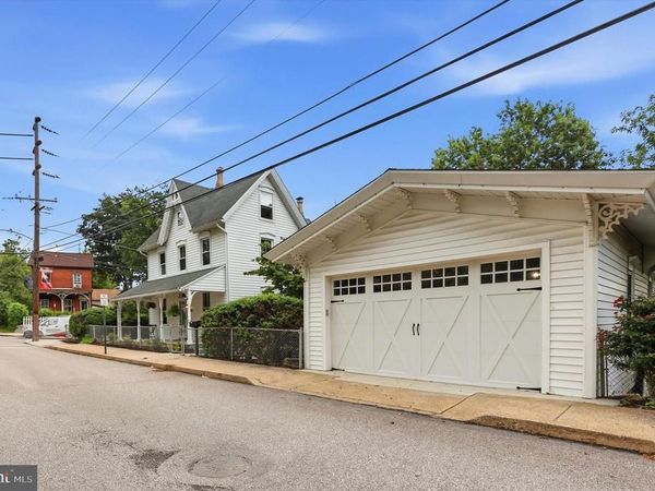 733 MAIN STREET, BROOKHAVEN, PA 19015
