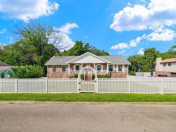 557 Castlegate Dr, Nashville, TN 37217
