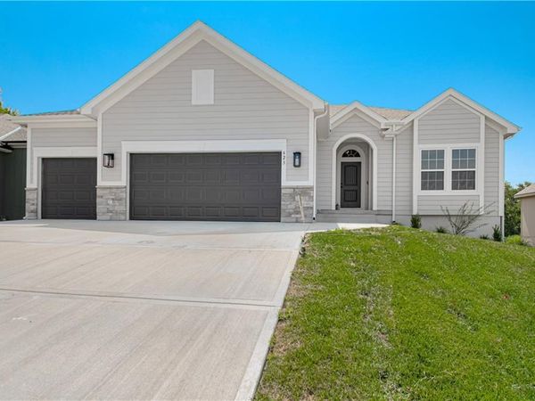 1111 Oak Ridge Street, Kearney, MO 64060