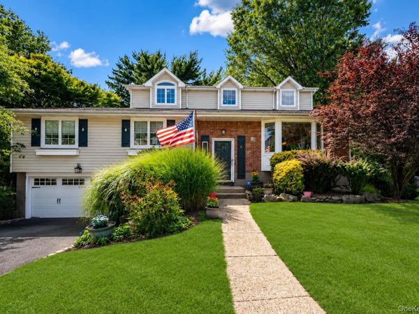 27 Delaware Avenue, Jericho, NY 11753