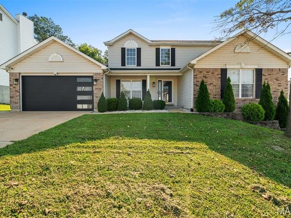 3120 Crystal Lake Drive , Oakville, MO 63129