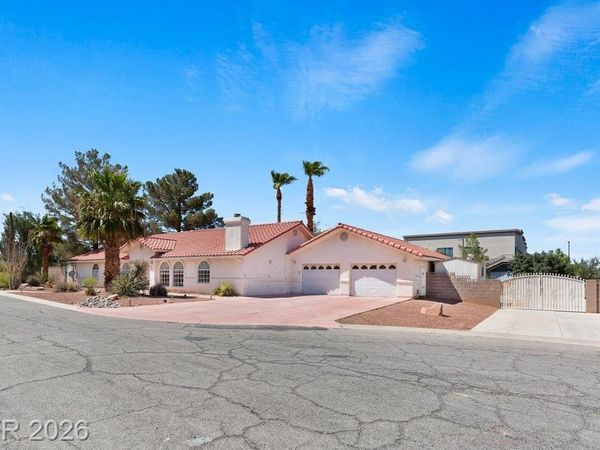 7110 La Cienega Street , Las Vegas, NV 89119