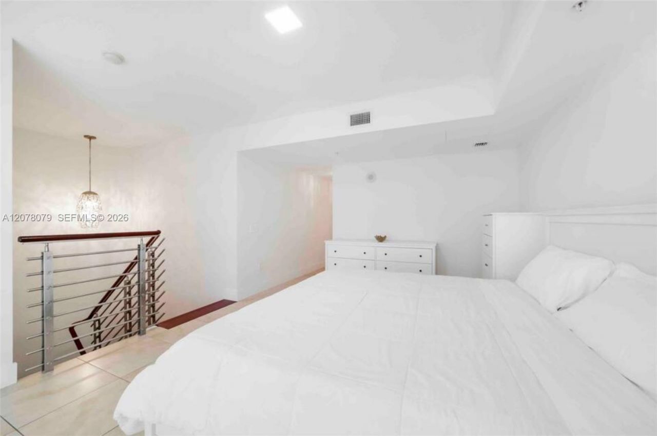 41 SE 5th St, Unit 408, Miami, FL 33131 Photo