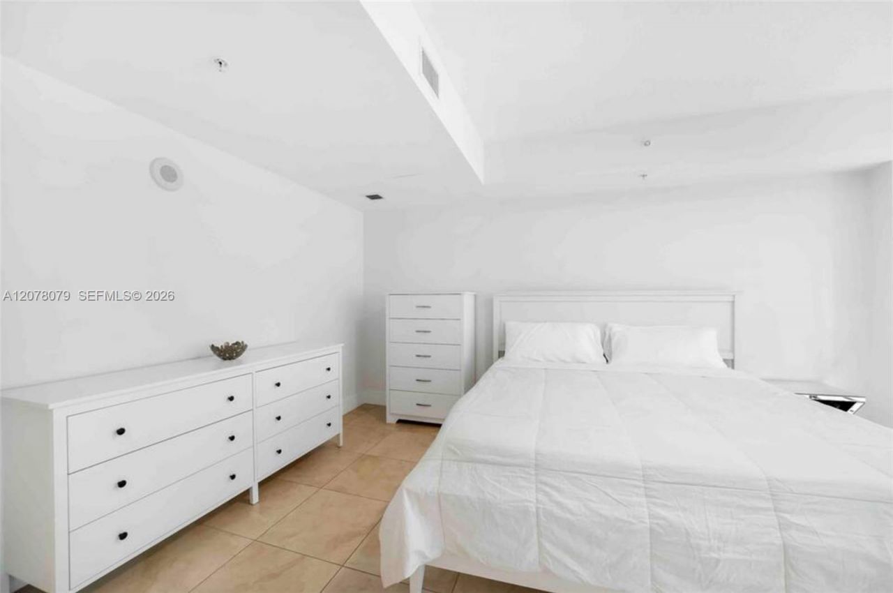 41 SE 5th St, Unit 408, Miami, FL 33131 Photo