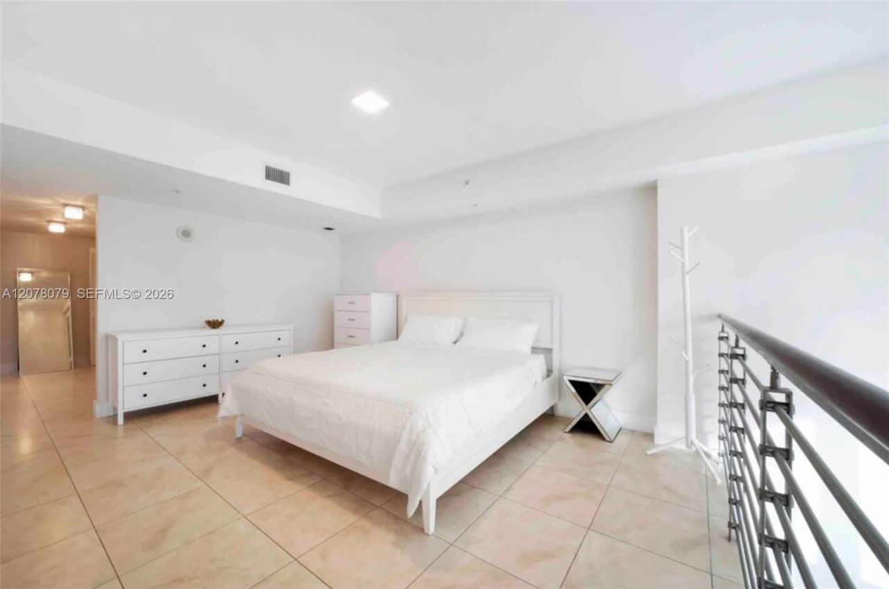 41 SE 5th St, Unit 408, Miami, FL 33131 Photo