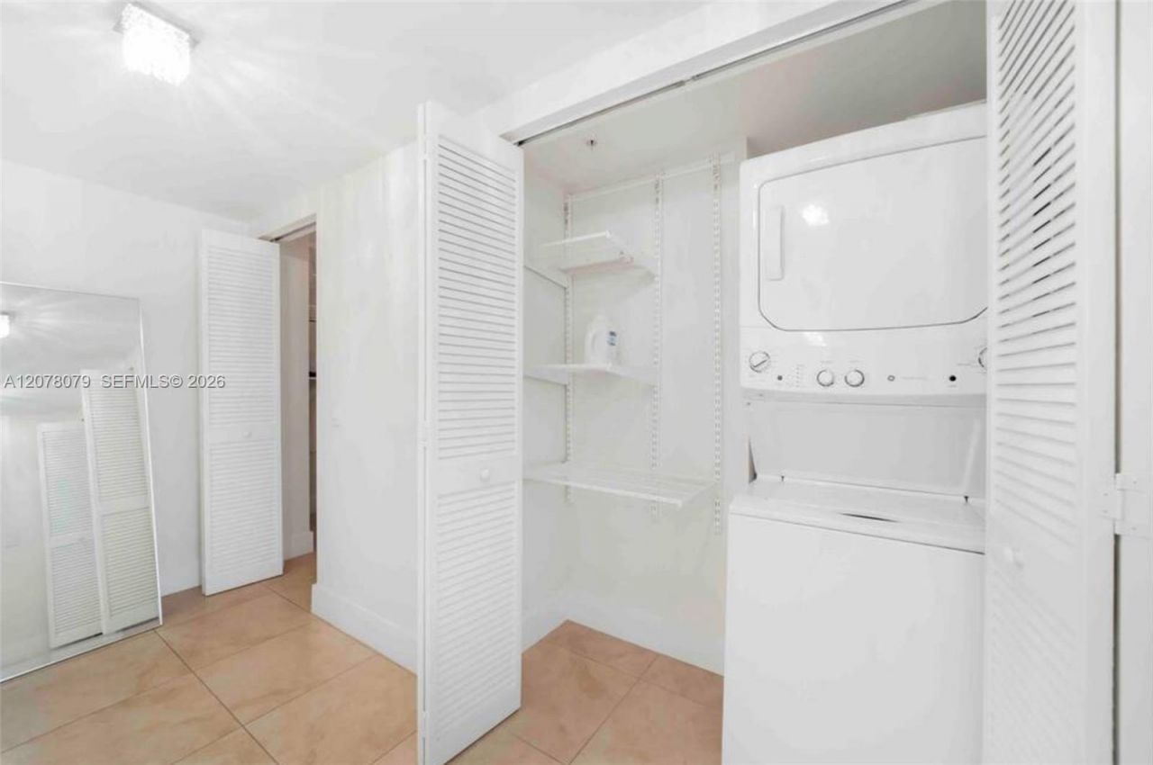 41 SE 5th St, Unit 408, Miami, FL 33131 Photo