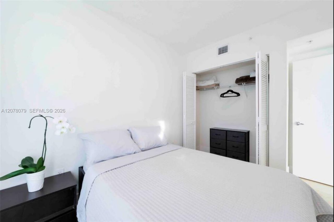 41 SE 5th St, Unit 408, Miami, FL 33131 Photo