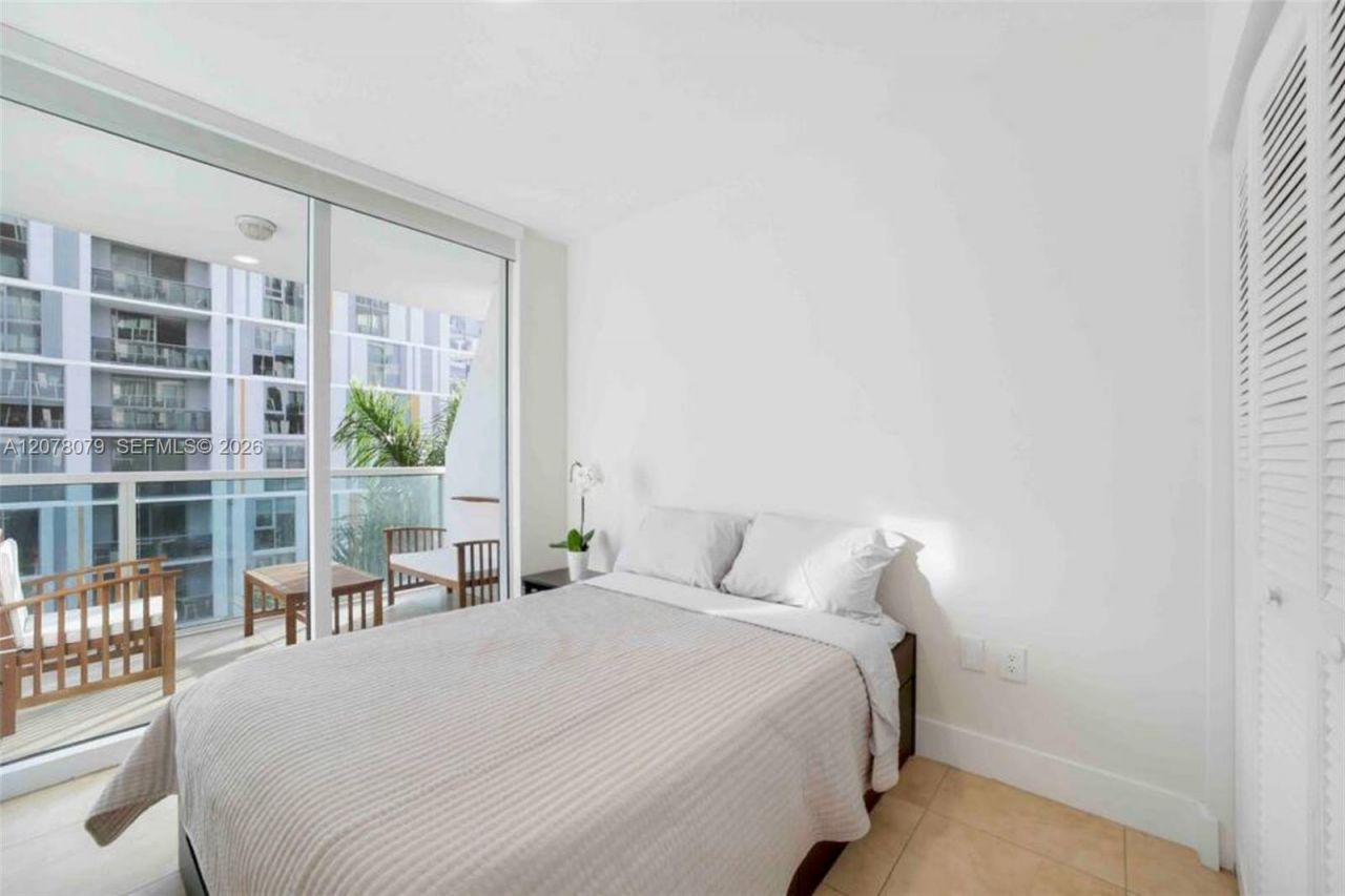 41 SE 5th St, Unit 408, Miami, FL 33131 Photo