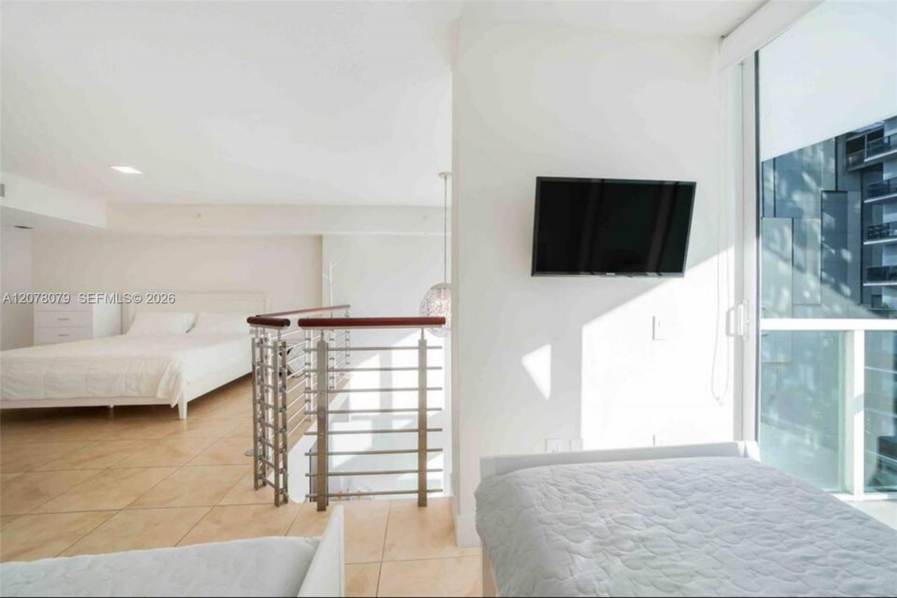 41 SE 5th St, Unit 408, Miami, FL 33131 Photo