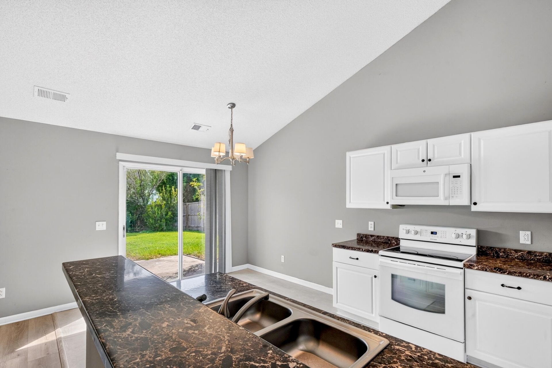 217 Barnwell Street Photo 20