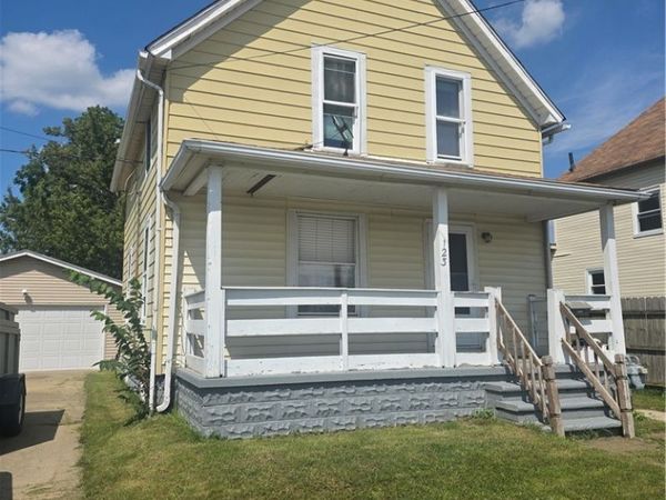 123 E 35th Street, South Lorain, OH 44055