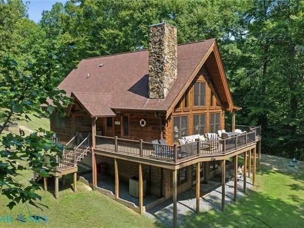 32 Shoreline Drive , Warsaw, VA 22572
