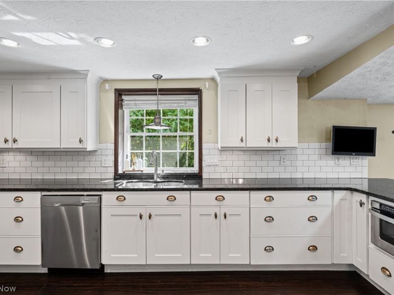 330 Perry Road, Tallmadge, OH 44278 Photo 13