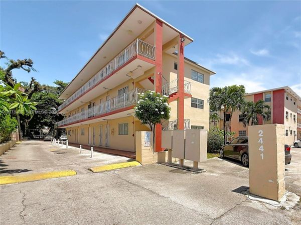 2441 NW 13th St , Unit 67, Miami, FL 33125