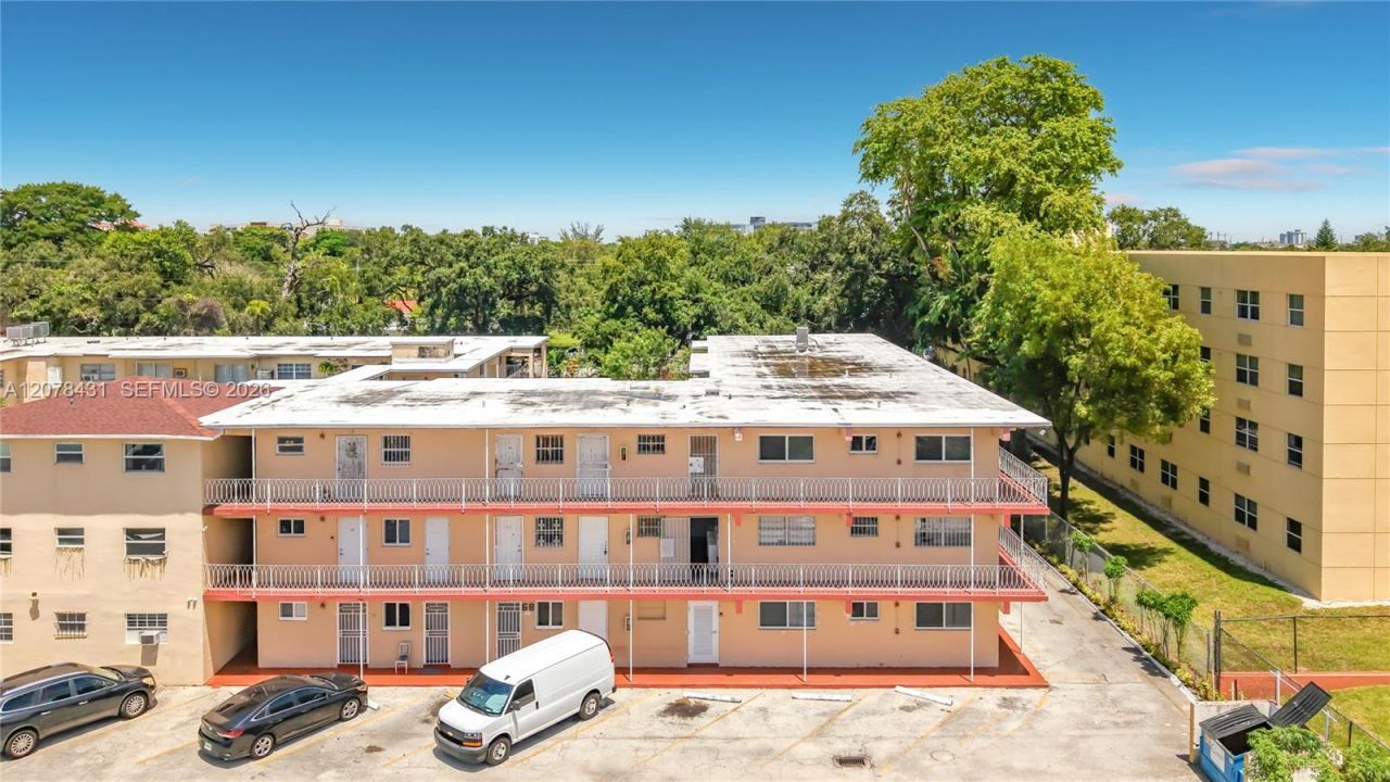 2441 NW 13th St , Unit 67, Miami, FL 33125 Photo