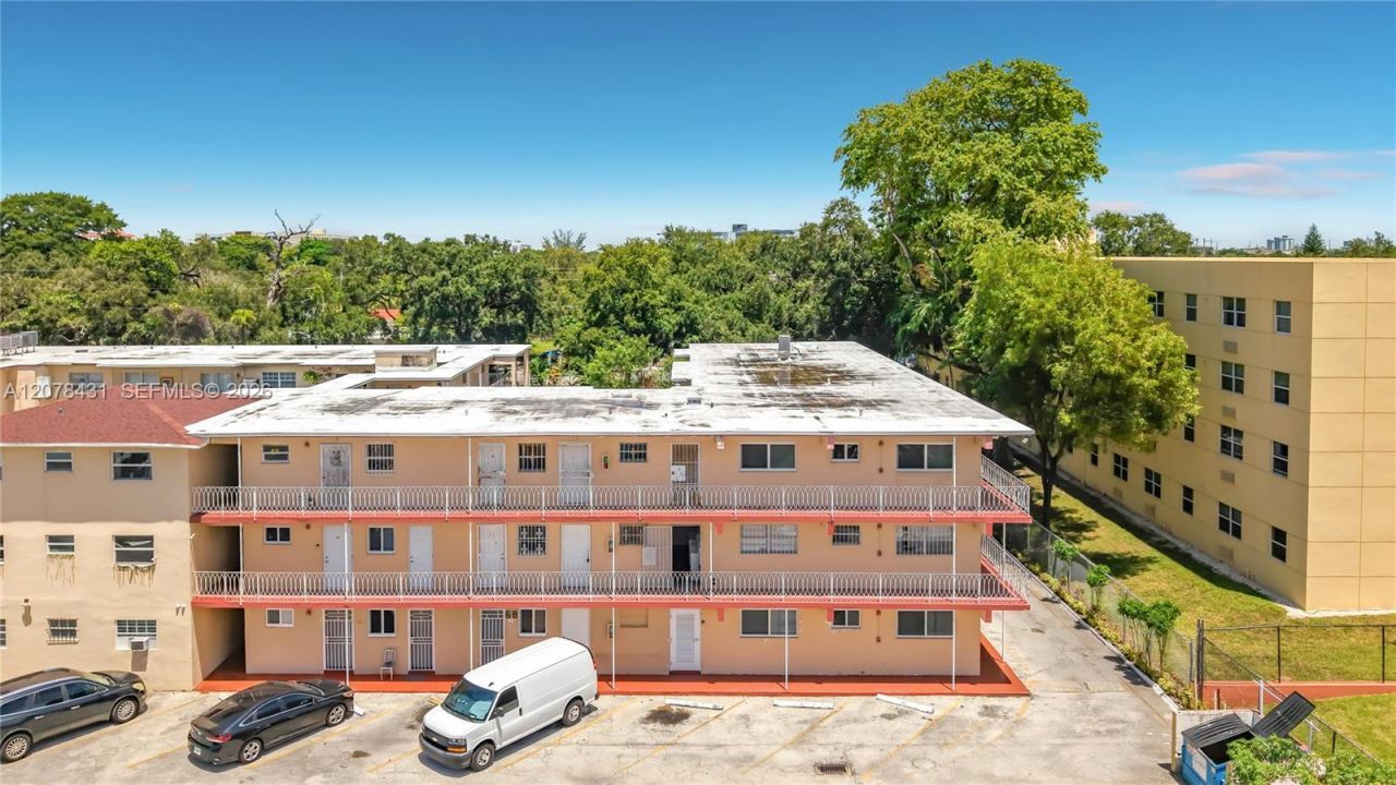 2441 NW 13th St , Unit 67, Miami, FL 33125 Photo