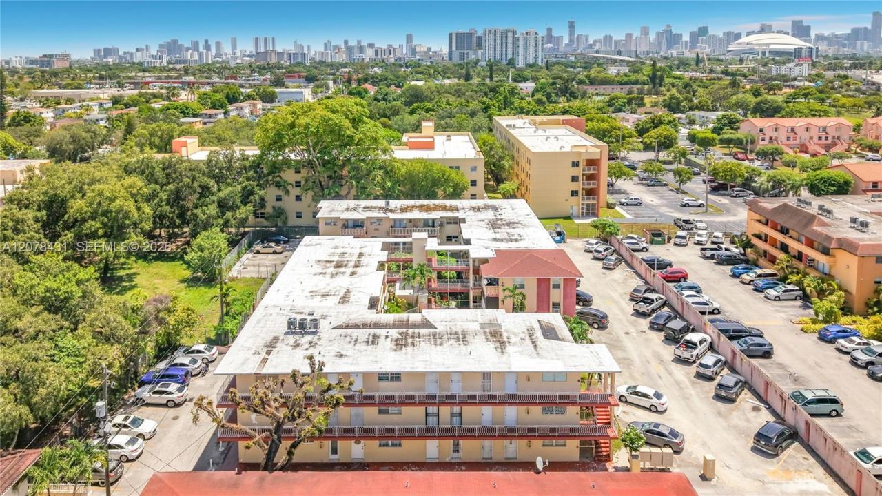 2441 NW 13th St , Unit 67, Miami, FL 33125 Photo