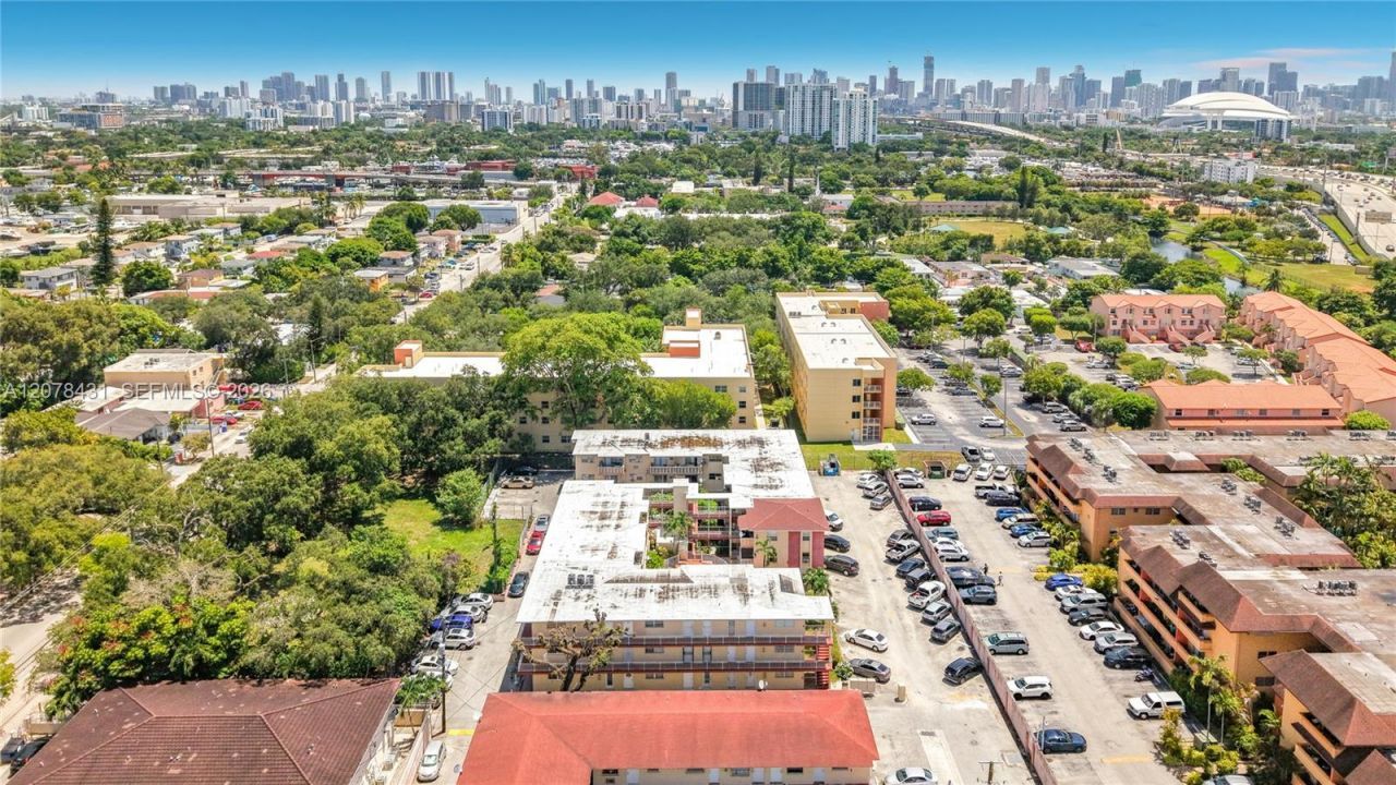2441 NW 13th St , Unit 67, Miami, FL 33125 Photo