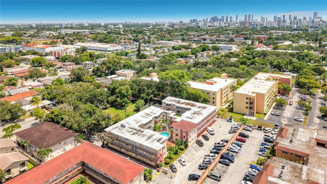 2441 NW 13th St , Unit 67, Miami, FL 33125 Photo