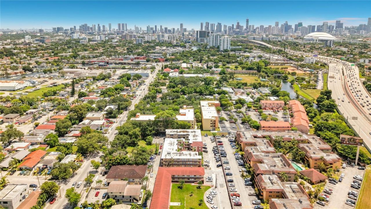 2441 NW 13th St , Unit 67, Miami, FL 33125 Photo