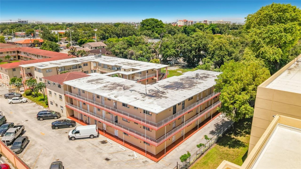 2441 NW 13th St , Unit 67, Miami, FL 33125 Photo