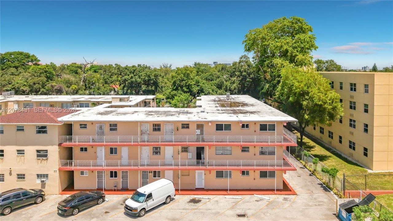 2441 NW 13th St , Unit 67, Miami, FL 33125 Photo