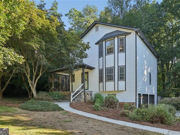 1104 Staples Drive SW, Lilburn, GA 30047