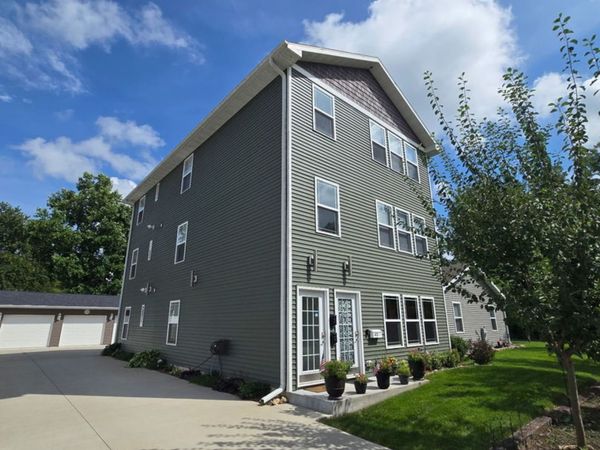 420 24th Avenue , Naplate, IL 61350