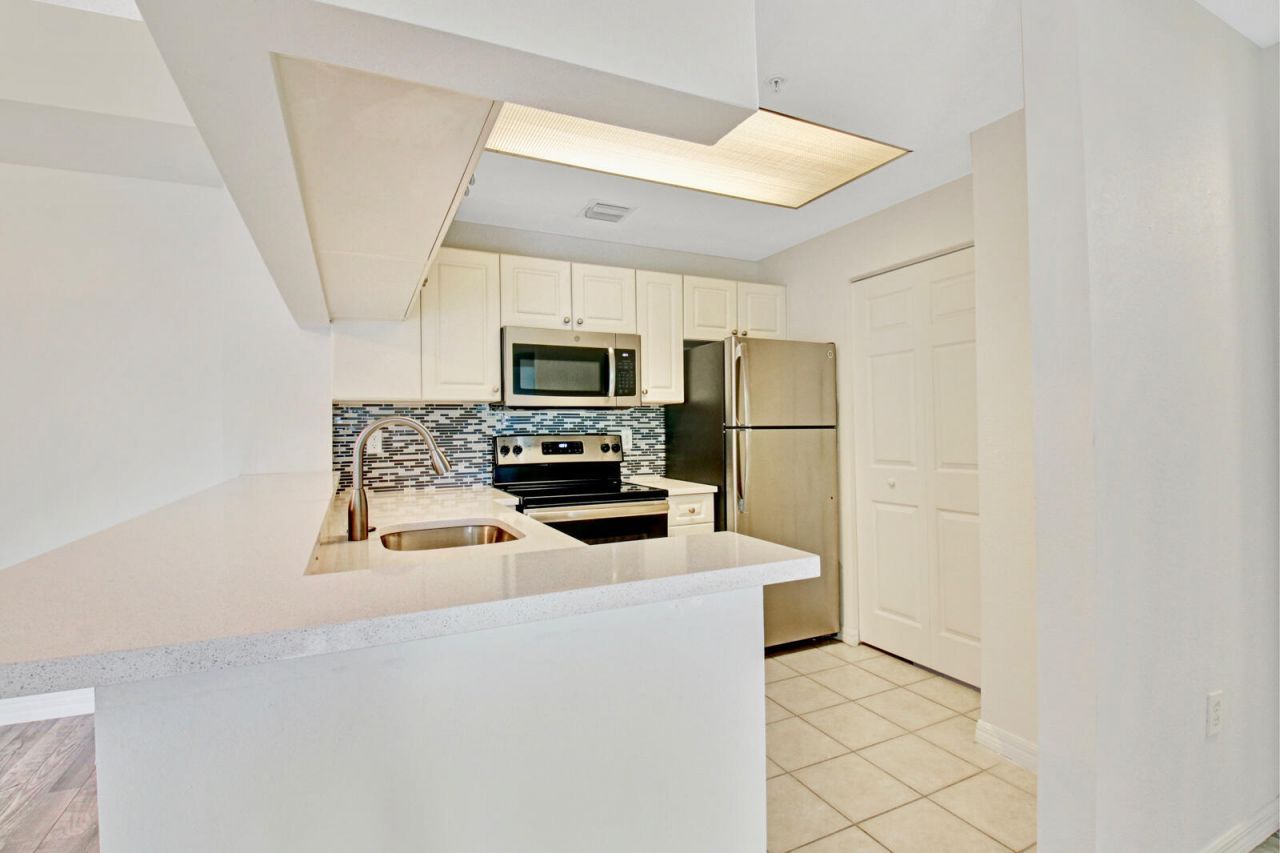 2801 Sarento Place, Unit 304, Palm Beach Gardens, FL 33410 Photo