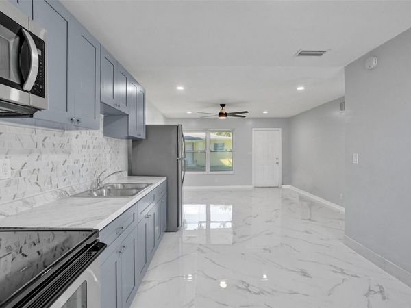 260 NE 41st Street, Oakland Park, FL 33334