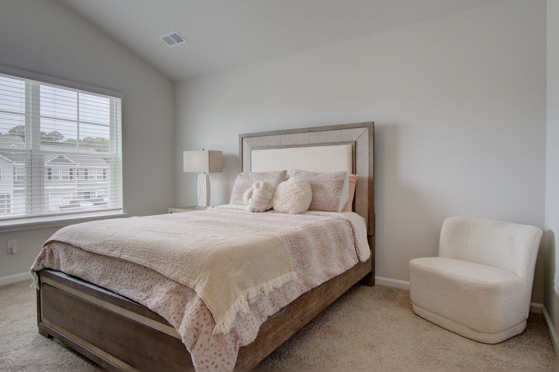 174 Haventree Court Photo 15