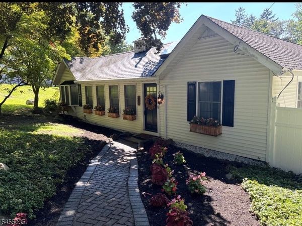 7 Penn Ave, Andover, NJ 07860